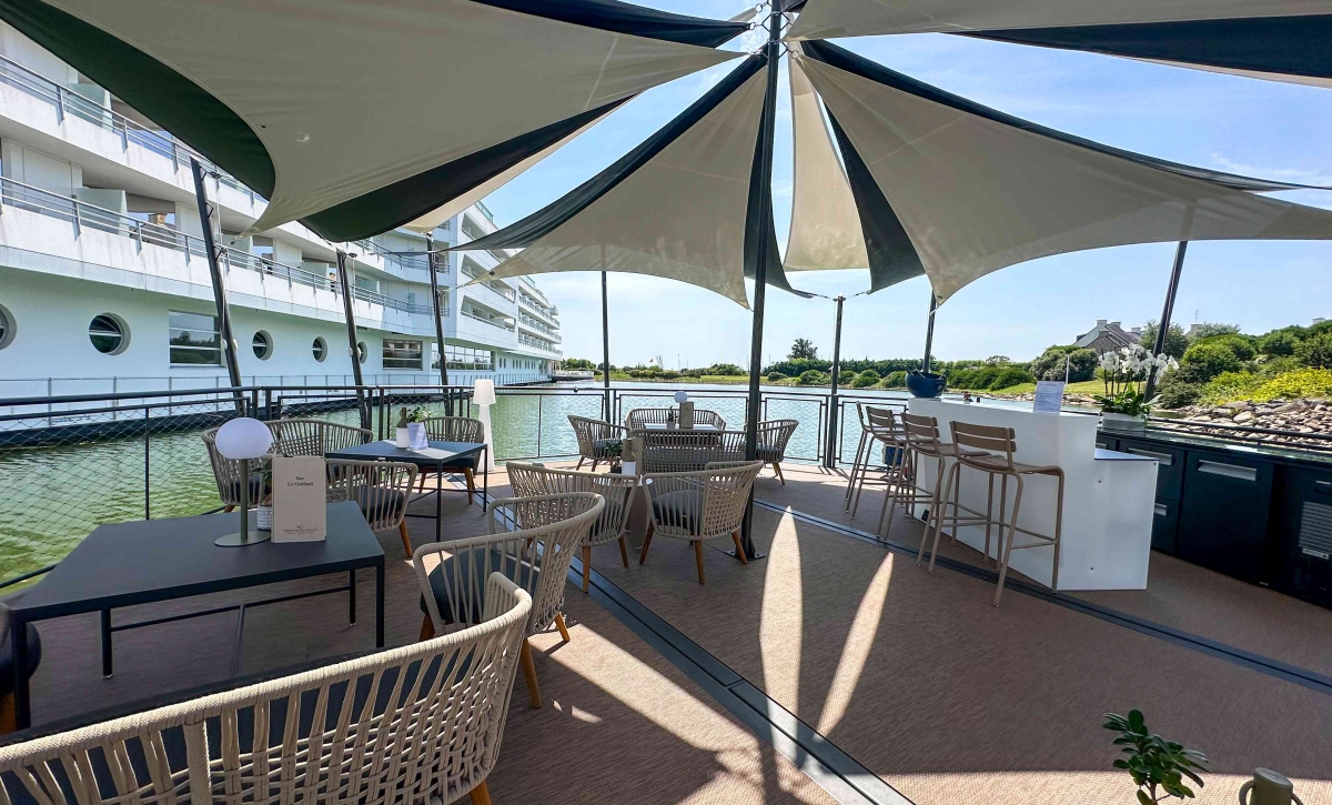Floating bar miramar la cigale arzon