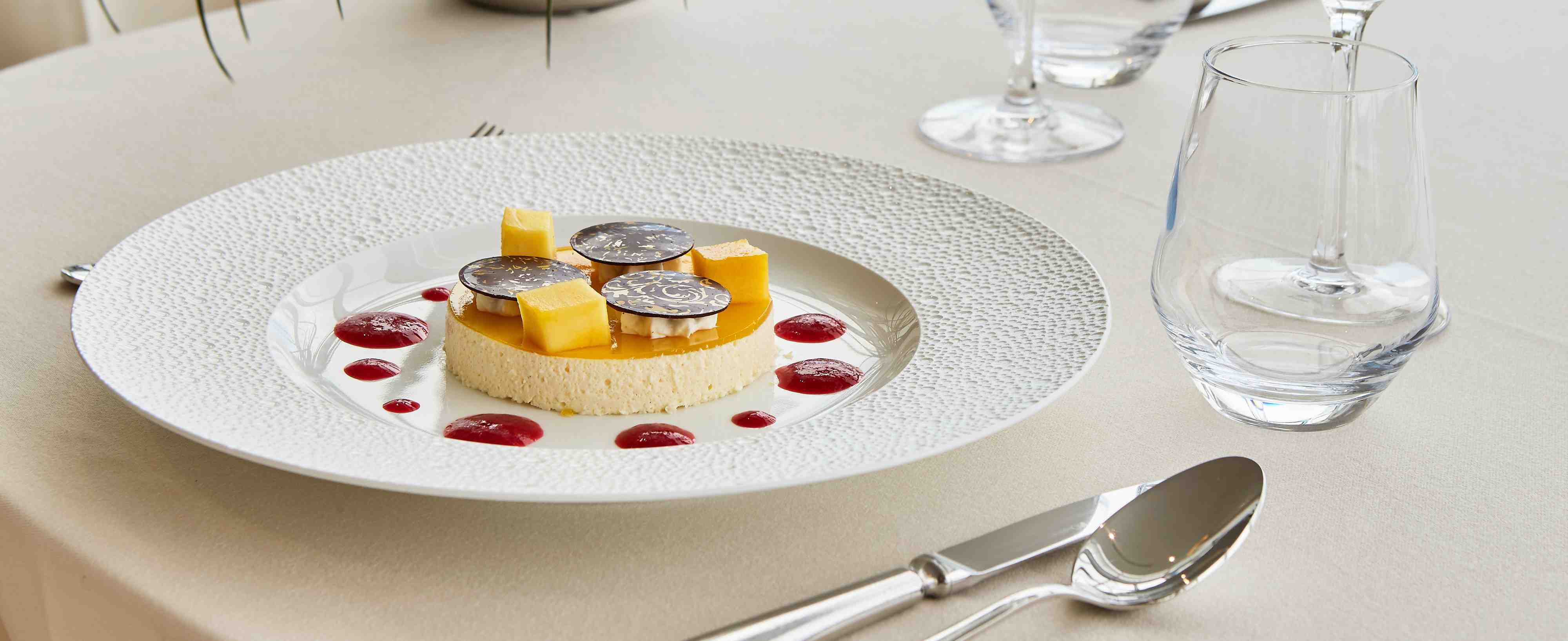 Dessert aux fruits du restaurant le safran au Miramar La Cigale